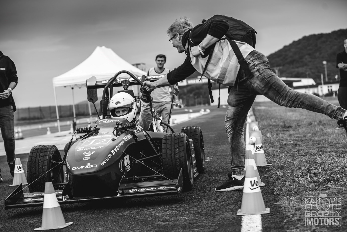 Bolid PRz Racing Team przygotowany do wyścigu podczas Zawodów Formula Student Czech Republic 2019